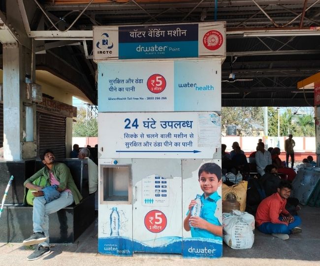 Railways News कोडरमा जंक्शन पर यात्रियों को सस्ते दर पर नहीं मिल रहा